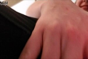 Please eat my wet pussy Ellie Rowyn