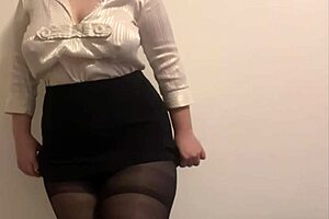 big tits brunette amateur homemade ass tasting with extra curves. it feels so good with those big boobs.