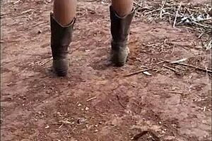 Little country girl dances funk in the sugarcane field before getting her big ass fucked