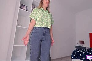 girlfriend's fat ass trapped in jeans, cum to escape.