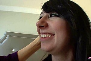 Tips on lesbian intimacy from a seasoned milf