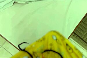 A novinha alice me deixou com tanto tesão que não aguentei gozar em sua bucetinha!