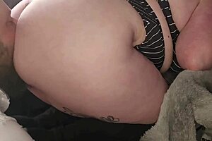 Curvy Babe Spreads Legs for Pussy Eating Orgasm