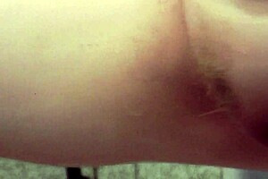 Hey, wanna see sexy MILF Frina shave her hairy pussy in the bathroom again?