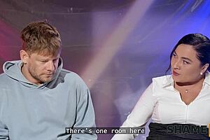 Česká šéfka Christina Santes si užívá divoký sex s cizincem v práci