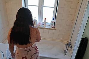 Latina wife calls handyman to fix hot tub