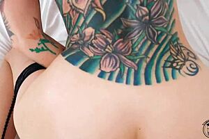 Tricia Oaks Enjoys Curvy Adventures With Friends