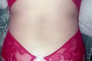 Lencería Roja Llena De Leche