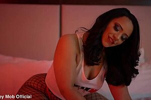 nix lynka twerking her huge ass