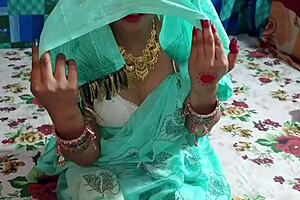 indian bahu grabs her sasur's lund and they fuck in room