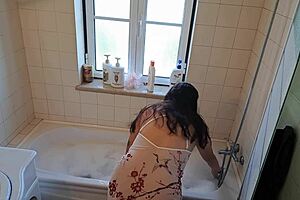 Latina wife calls handyman to fix hot tub