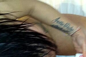 Dedo preto no cu e gritaria