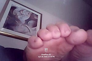Barefeet Close-Up Flexing For Foot Fetish