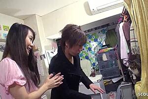 Tiny Japanese girl pleases with her special talents