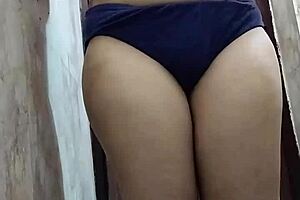 indian girl riya thakur bathes and makes video for boyfriend.