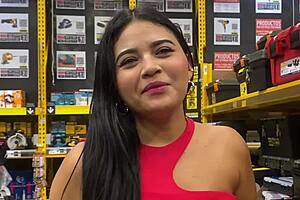 Divorced porn actress seeks warehouse worker for intense fucking