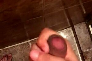 A lot of cum from a Brazilian guy, this must be a record!