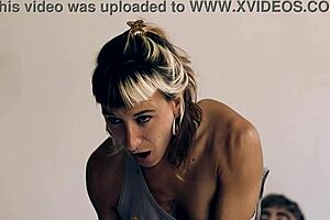 You eating while fucking in reverse cowgirl?