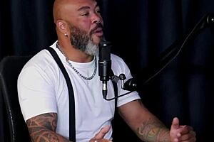 sweet karolzinha was a model giving tips to women and chatting with her mom about selling content