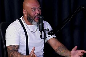 sweet karolzinha was a model giving tips to women and chatting with her mom about selling content