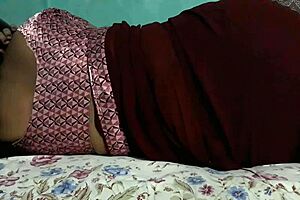 Sanjana aunty showing her ass in maroon saree 😍