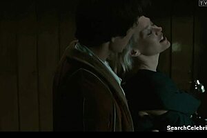 Tamara arciuch shows off big tits in mniejsze zlo 2009 nude scene