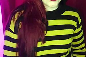 tu hermanastra se calienta con tus nudes y va por vos con el plug