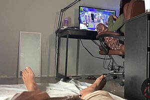 สาวบราซิลสีน้ำตาลเสียวจากการดูฉันในที่สาธารณะ