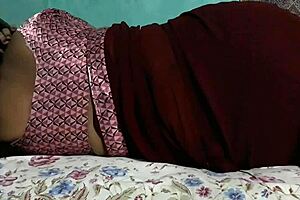 Sanjana aunty showing her ass in maroon saree 😍