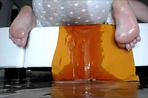 Cute teen squirts in bathtub for partner