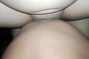 Filipina Girlfriend Drilled in Missionary Riding