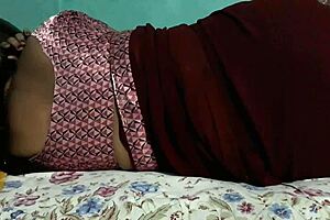 Sanjana aunty showing her ass in maroon saree 😍