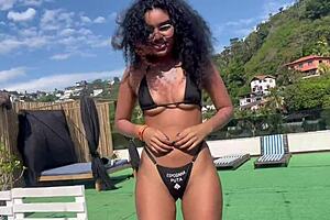 Lost phone leaks sex videos on Recreio beach?