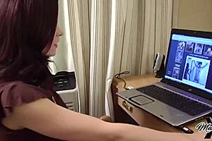 Janessa Jordan uses vibrator for lesbian pussy licking and anal squirting