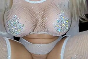 Met A Stranger On The Dance Floor And Took Off The Condom For A Dirty Creampie.