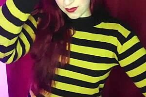 tu hermanastra se calienta con tus nudes y va por vos con el plug