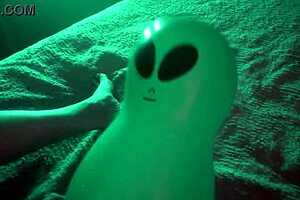 oh wow, this milf masturbates with a monster alien inflatable toy and squirts everywhere 😍💦