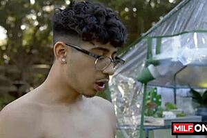 Can sexy blonde milf with huge butt handle fresh big cock in wet garden?