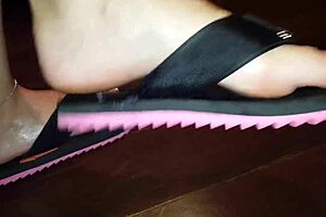 Luh gives an amazing footjob with her feet