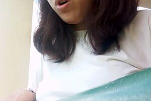 Hot Filipino teacher Kaye Andrea's three-way adventure