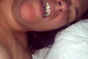 Fucking Girlfriend's Wet Pussy in Hotel, Making Her Cum