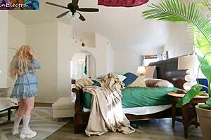 Hey, stepmom, wanna share a bed on vacation and get wild? Let’s make this holiday unforgettable with some hot action.