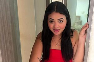 hermanastra toca mi puerta para pedirme un favor