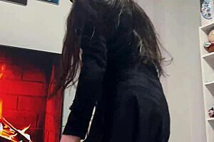 i love lollolara91's beautiful hairless italian amateur pussy