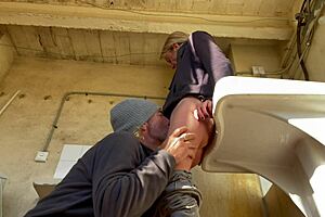 性感妻子邻居在洗衣机房舔阴