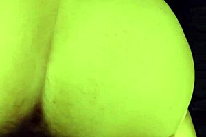 i can't believe i'm embarazando this milf with my creampie, it's so hot!