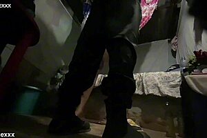 Avec ses longues jambes, sexy miniskirt and beautiful waist in homemade scene.