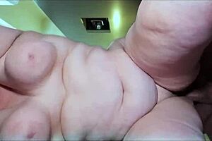 Kova kokoelma, haluutko nähdä sperman tippuvan karvaiselle pussyille?