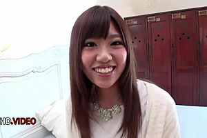 Chisas shaved pussy gets fucked while giving blowjob