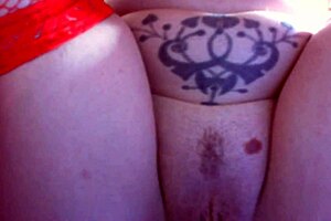 Italian Slut Competes In Squirting Orgasm Contest